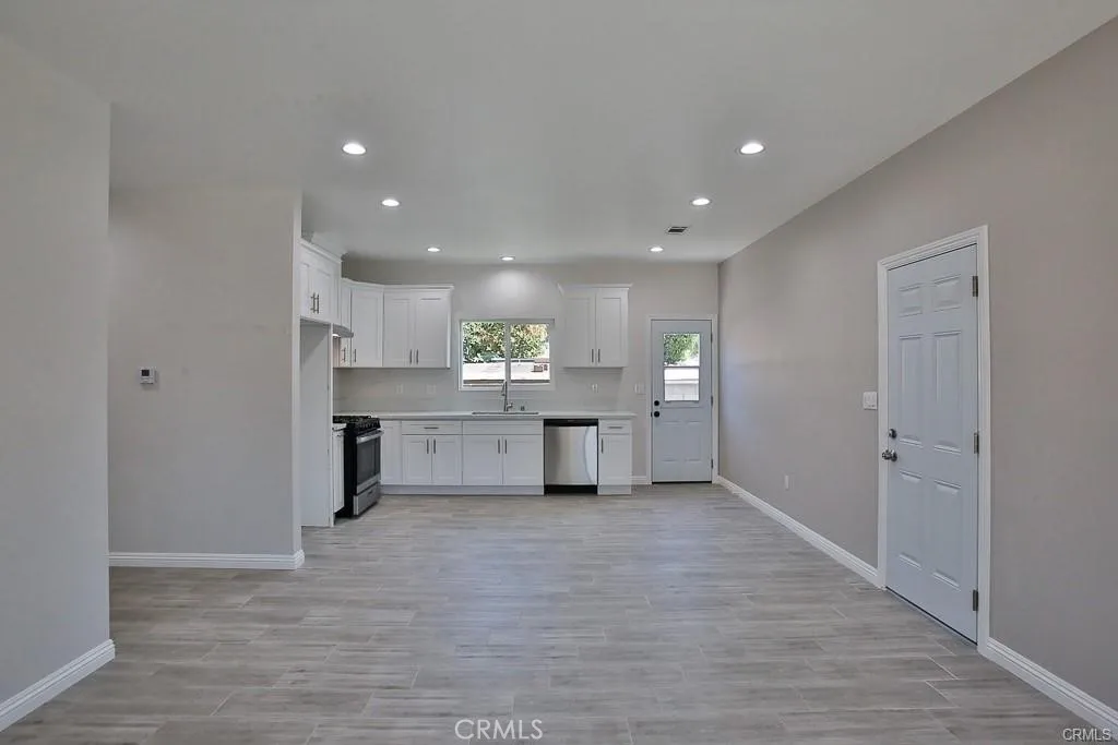 Additional image 8 of 2302 W La Verne Avenue, Santa Ana, CA 92704