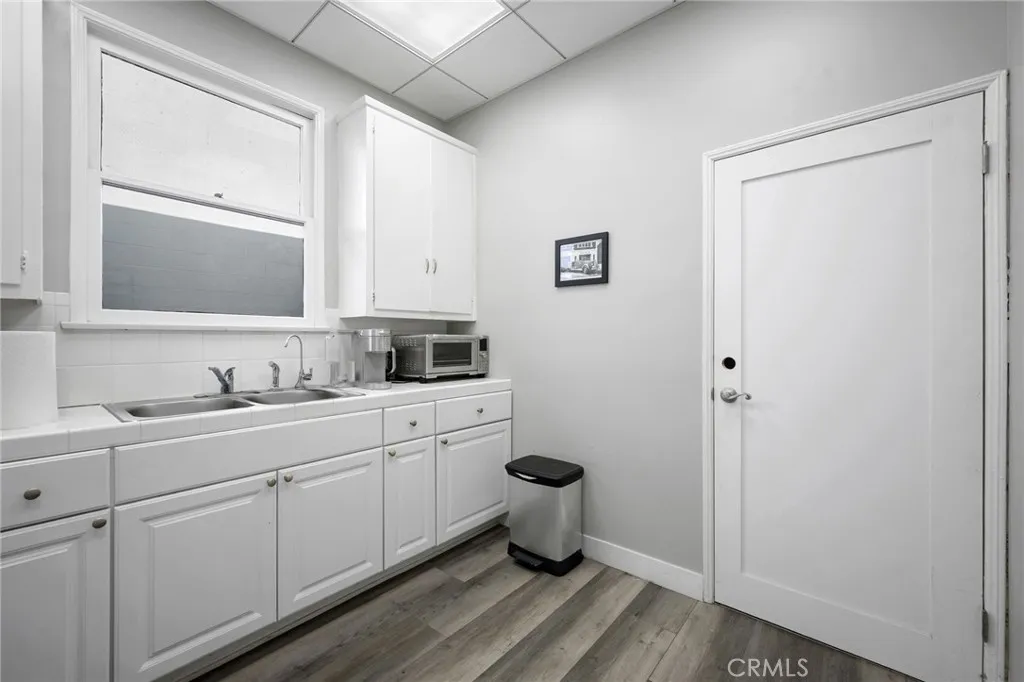 Additional image 60 of 2304 W Burbank Boulevard, Burbank, CA 91506