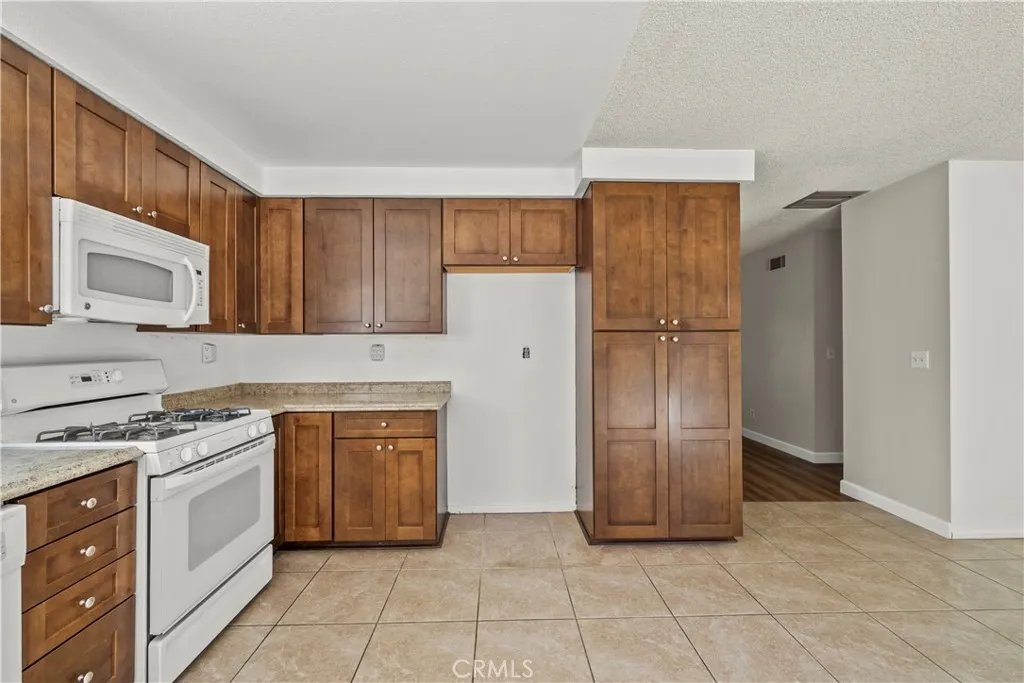 Additional image 43 of 30008 Abelia Rd, Canyon Country, CA 91387