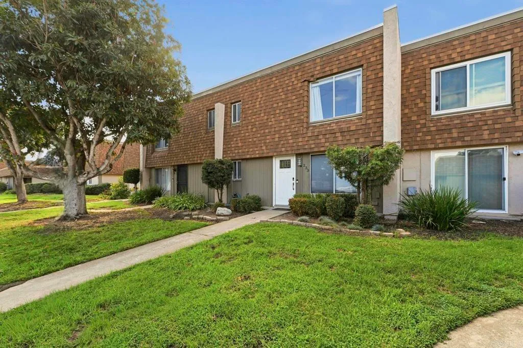 233 Festival Drive, Oceanside, CA 92057