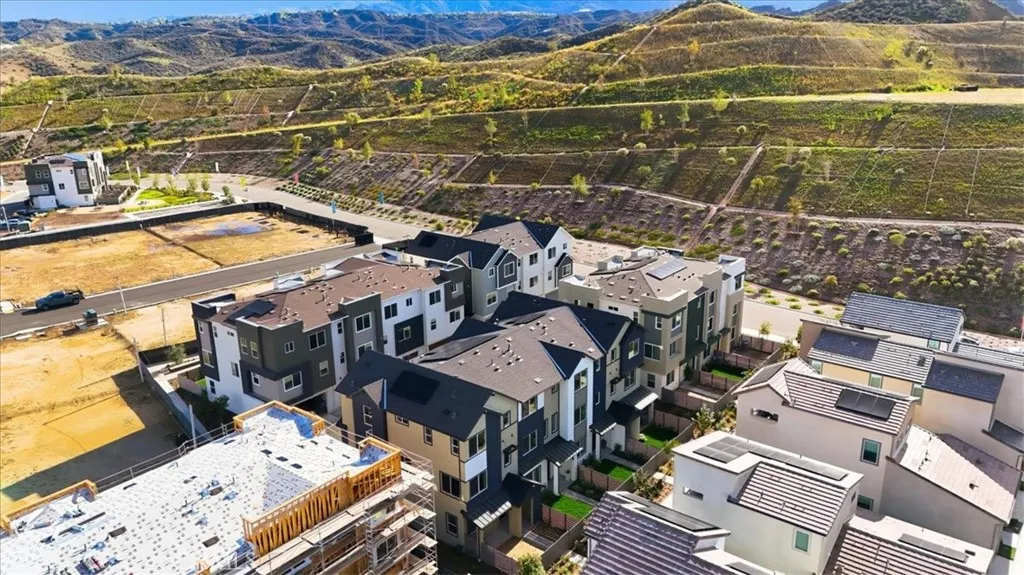 27321 Bear Creek Lane, Valencia, CA 91381