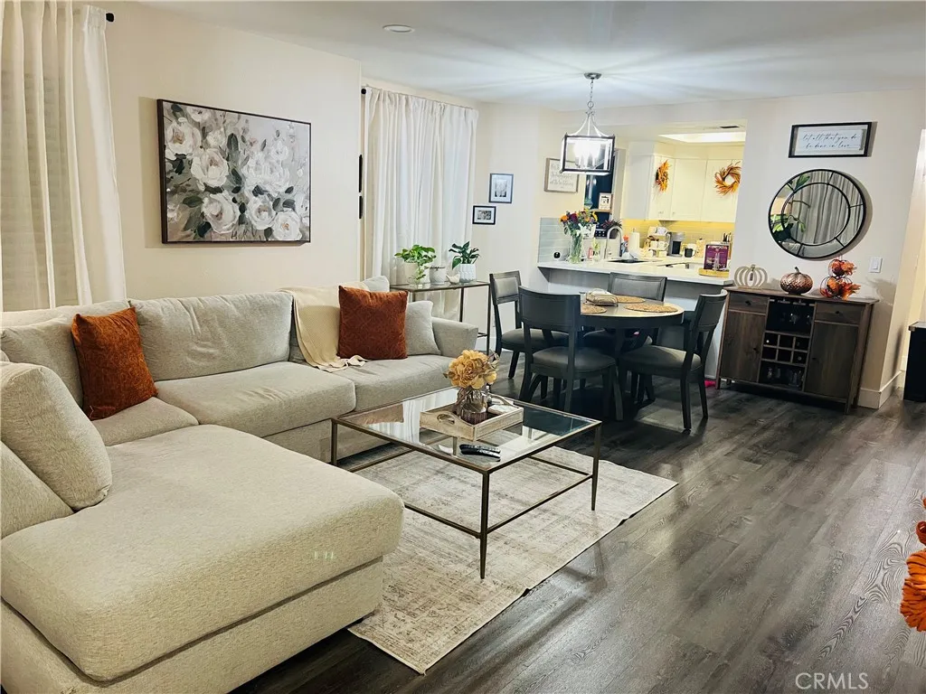 Additional image 2 of 26972 Flo Ln Unit 305, Canyon Country, CA 91351