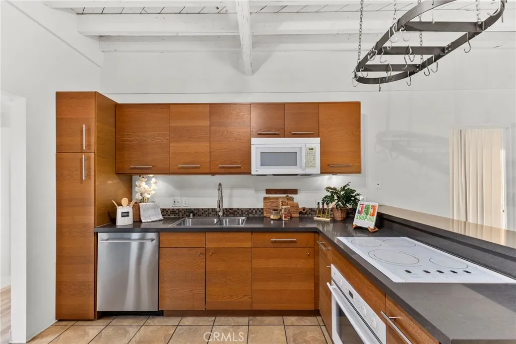 Additional image 45 of 941 W Hawthorn St Unit 9, San Diego, CA 92101