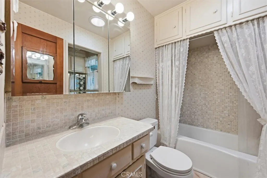 Additional image 72 of 22050 Independencia Street, Woodland Hills, CA 91364