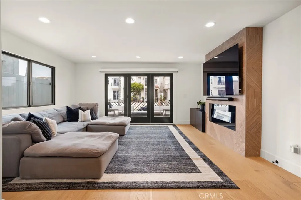 Additional image 5 of 307 18th Street, Huntington Beach, CA 92648