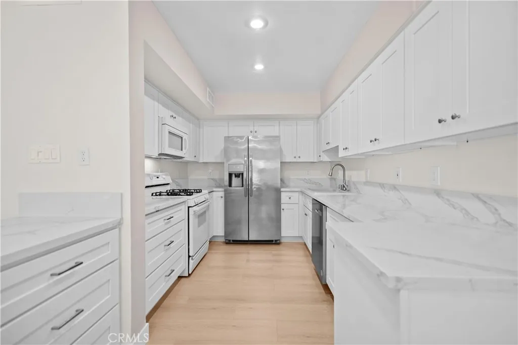 Additional image 10 of 395 S Oakland Avenue Unit 104, Pasadena, CA 91101