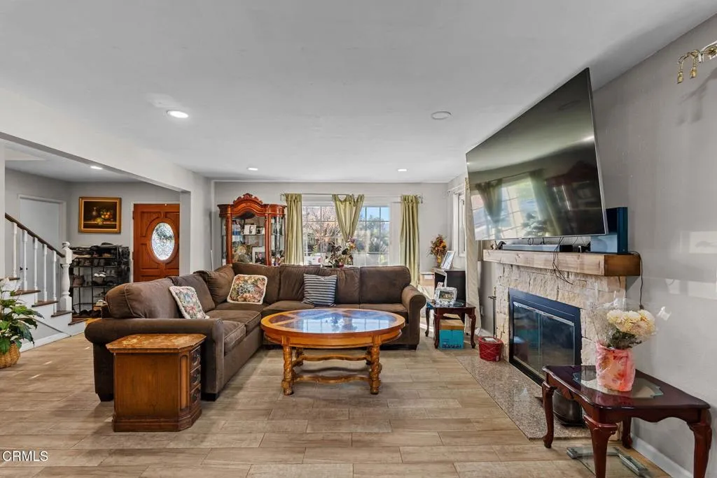 Additional image 11 of 16833 Nearview Dr, Canyon Country, CA 91387