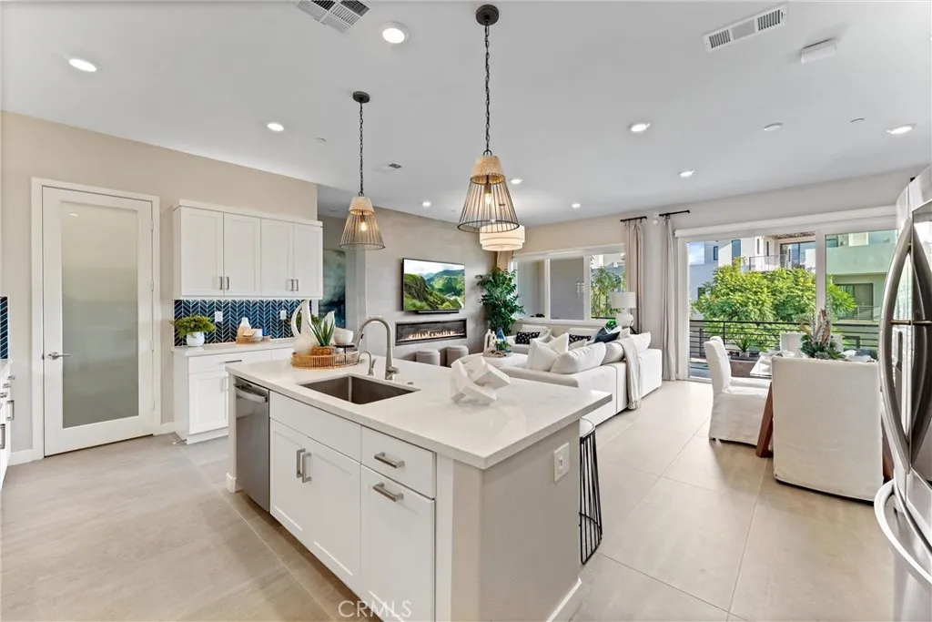 Additional image 19 of 419 Transport, Tustin, CA 92782