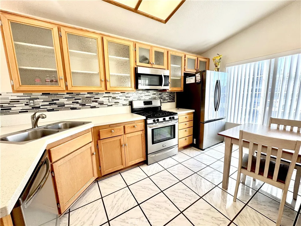 Additional image 3 of 12709 Gaines St, Victorville, CA 92392