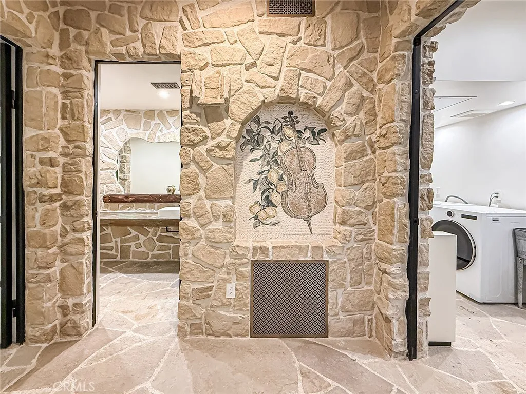 Additional image 110 of 33239 Mulholland Highway, Malibu, CA 90265