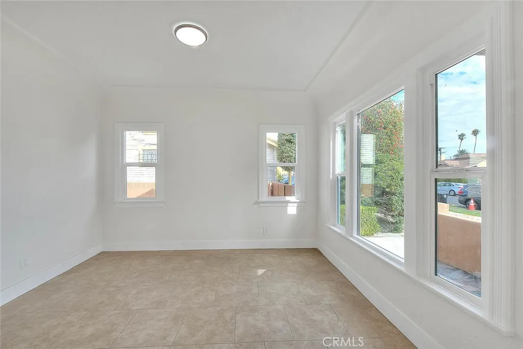 Additional image 19 of 547 W 106th St, Los Angeles, CA 90044