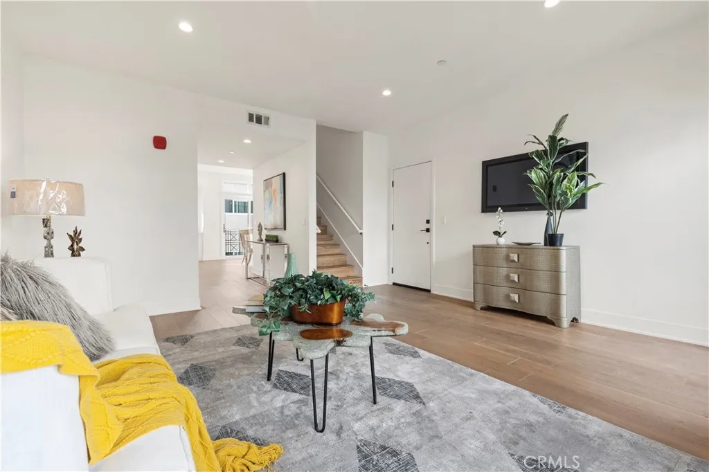 Additional image 54 of 288 S Oakland Ave Unit 211, Pasadena, CA 91101