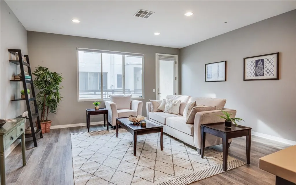 Additional image 3 of 12921 Mission Avenue Unit 102, Hawthorne, CA 90250