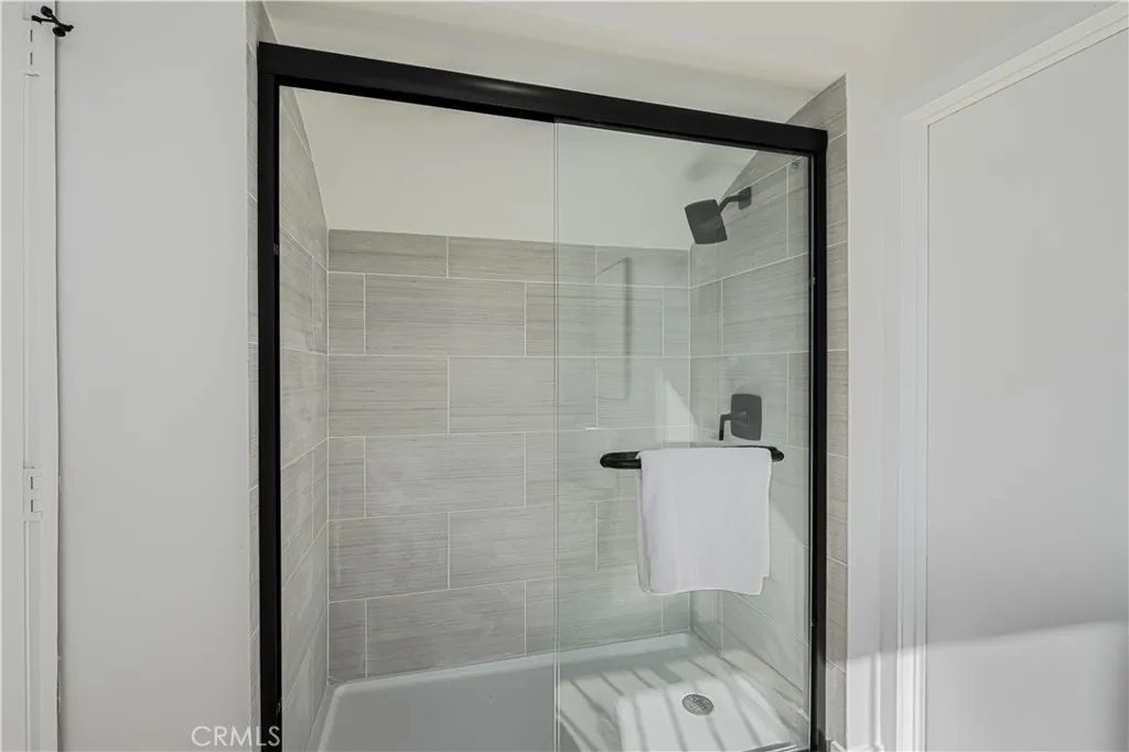 Additional image 37 of 2410 8th Avenue, Los Angeles, CA 90018