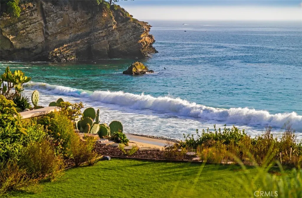 25 Bay Dr, Laguna Beach, CA 92651