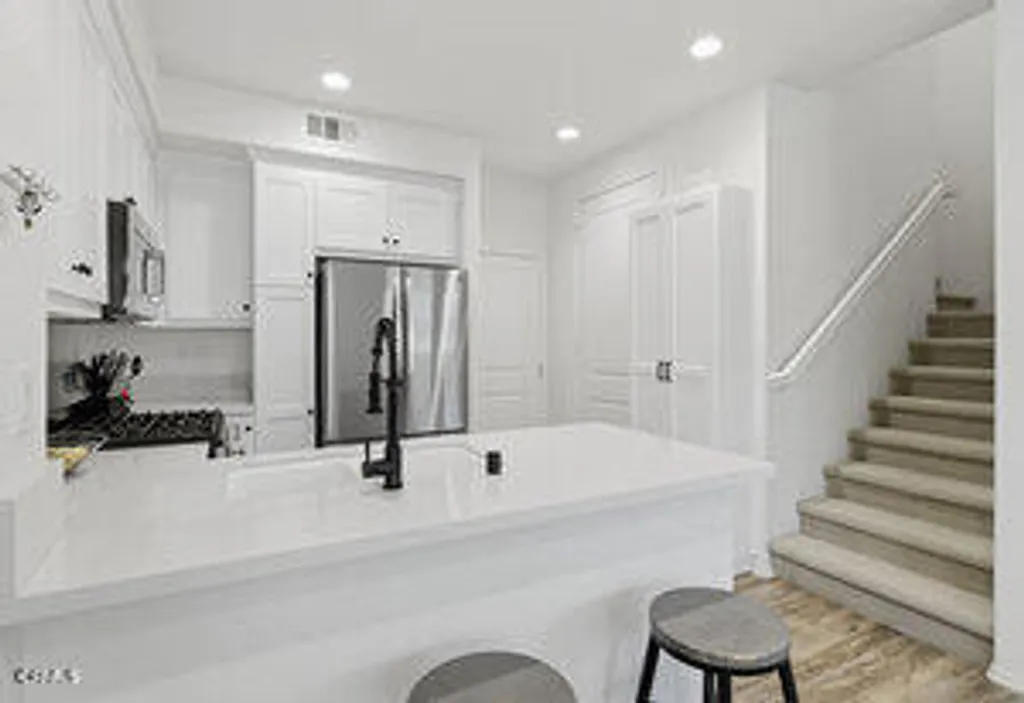 Additional image 3 of 401 Castiano Street, Camarillo, CA 93012