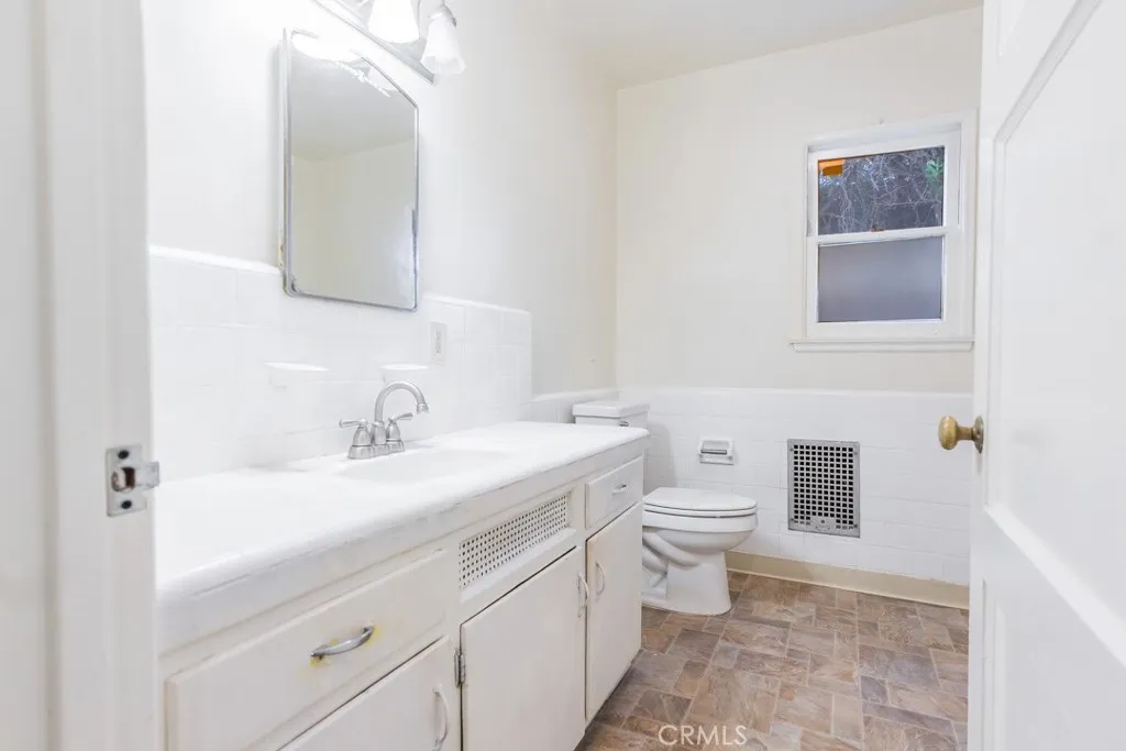 Additional image 111 of 12500 Martha St, Valley Village, CA 91607