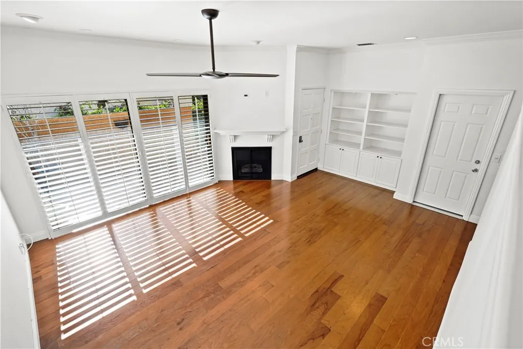 Additional image 33 of 18409 Collins Street Unit D, Tarzana, CA 91356