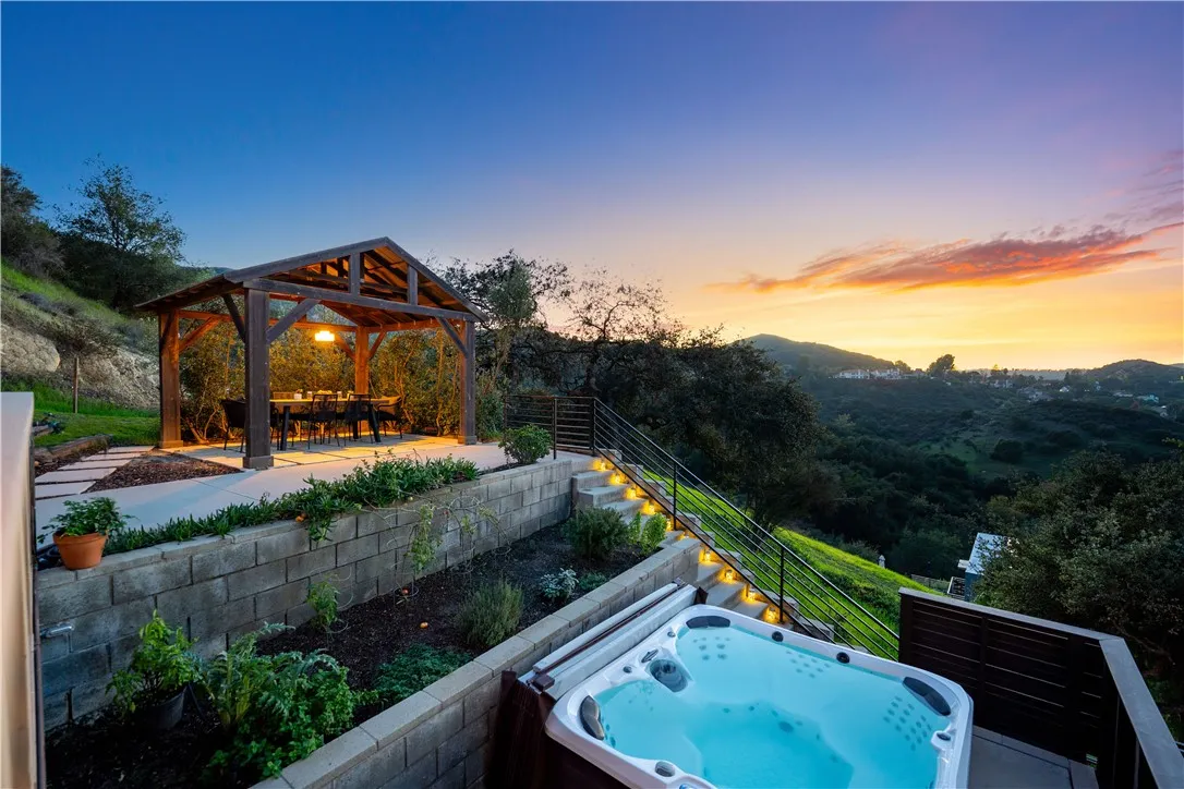 Additional image 52 of 23722 Summit Dr, Calabasas, CA 91302