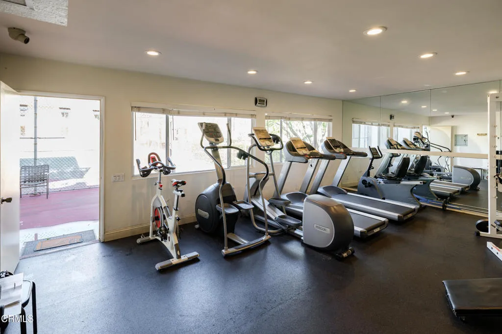 Additional image 92 of 2385 Roscomare Road Unit F8, Bel Air, CA 90077