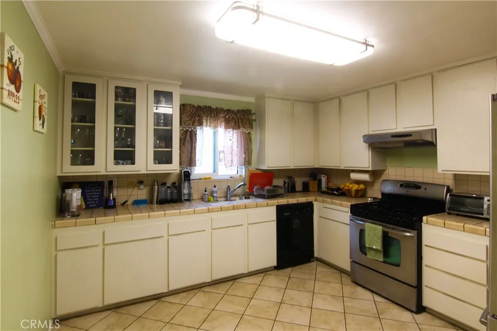 Additional image 25 of 18425 Saticoy Street Unit 4, Reseda, CA 91335