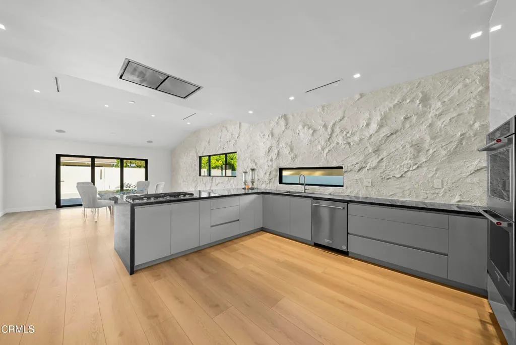 Additional image 13 of 14145 Weddington Street, Los Angeles, CA 91401