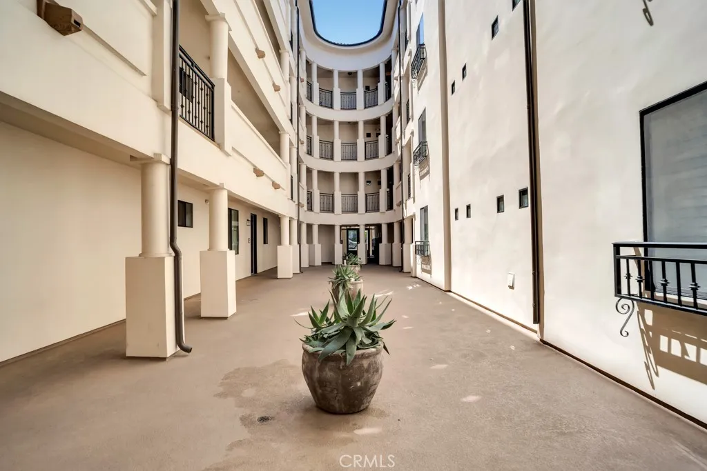 Additional image 30 of 4724 Kester Unit 410, Sherman Oaks, CA 91403