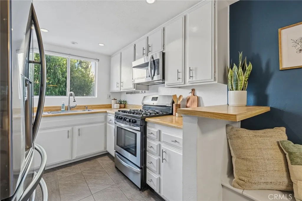 Additional image 16 of 13567 Valerio Street Unit F, Van Nuys, CA 91405