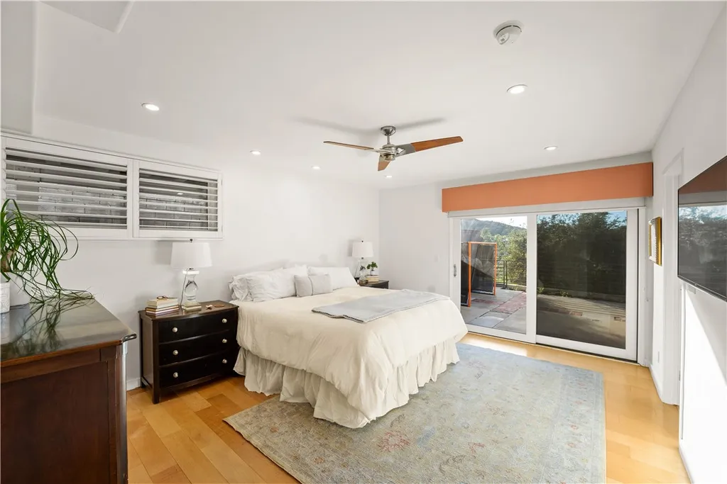 Additional image 17 of 23722 Summit Dr, Calabasas, CA 91302