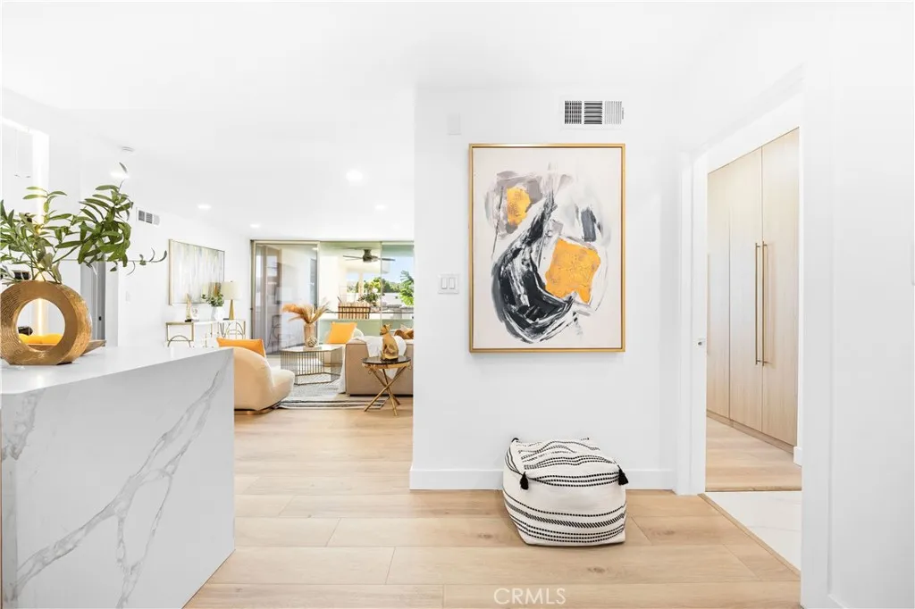 Additional image 7 of 1550 N Laurel Avenue N Unit 203, Los Angeles, CA 90046