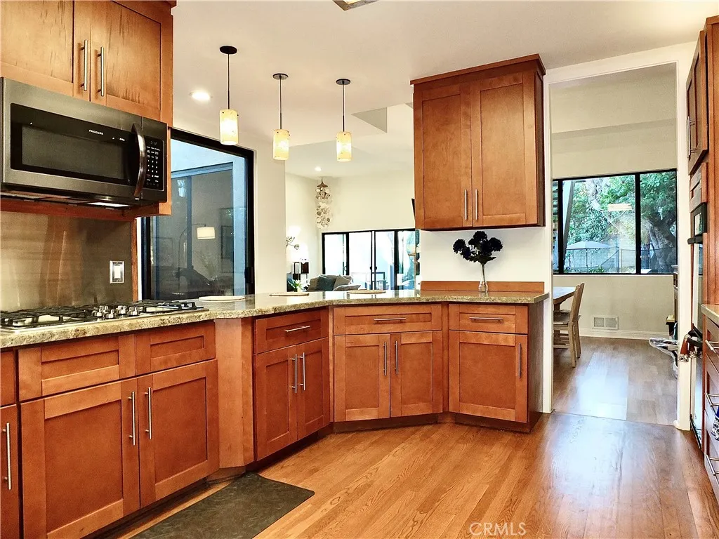 Additional image 21 of 341 S Meadows Ave, Manhattan Beach, CA 90266