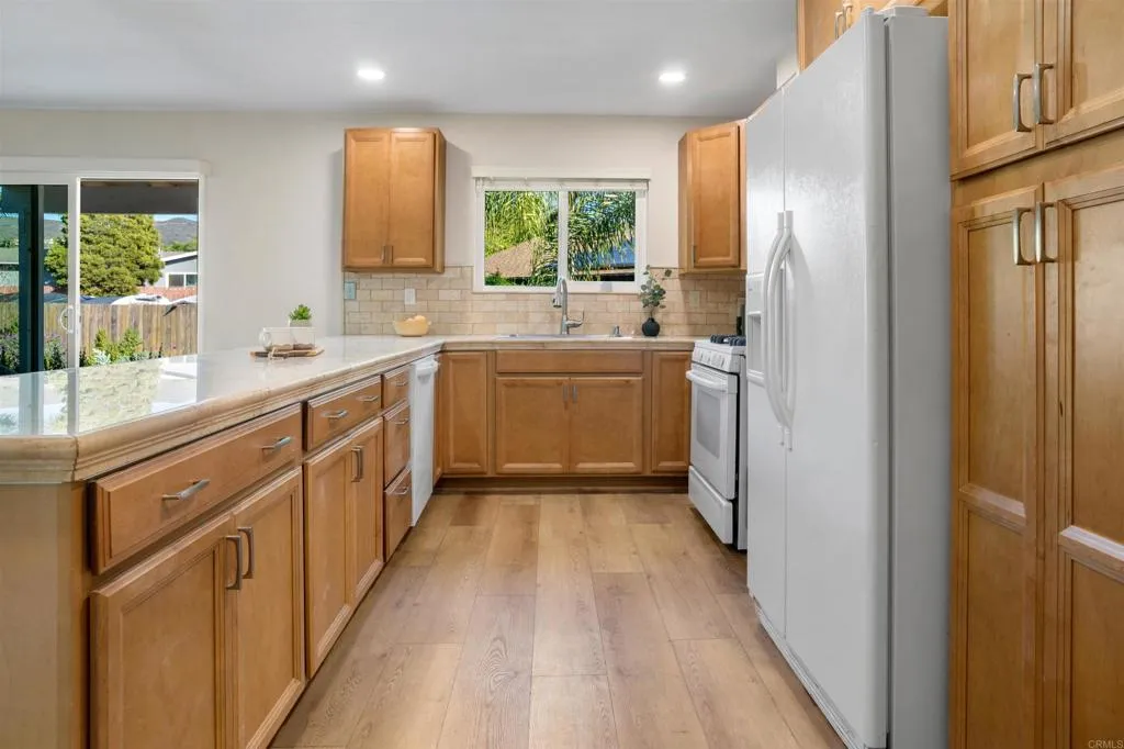 Additional image 12 of 1227 Dolphin Circle, Vista, CA 92084