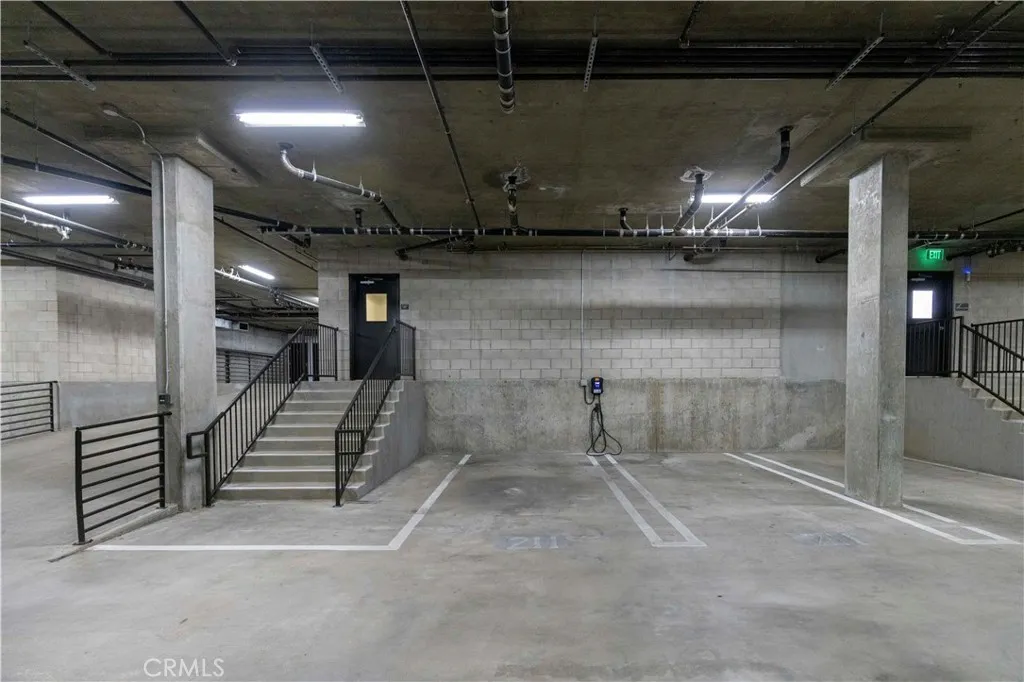 Additional image 77 of 288 S Oakland Ave Unit 211, Pasadena, CA 91101