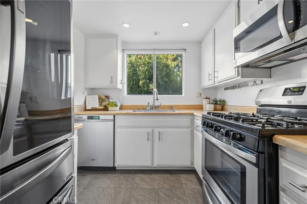 Additional image 65 of 13567 Valerio Street Unit F, Van Nuys, CA 91405