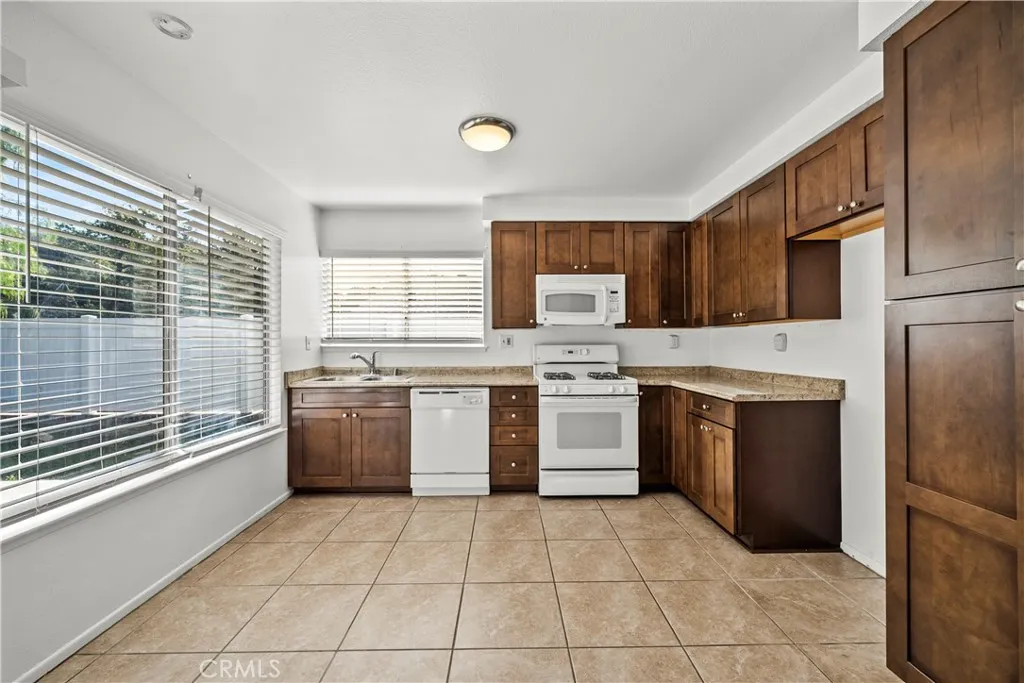 Additional image 10 of 30008 Abelia Rd, Canyon Country, CA 91387