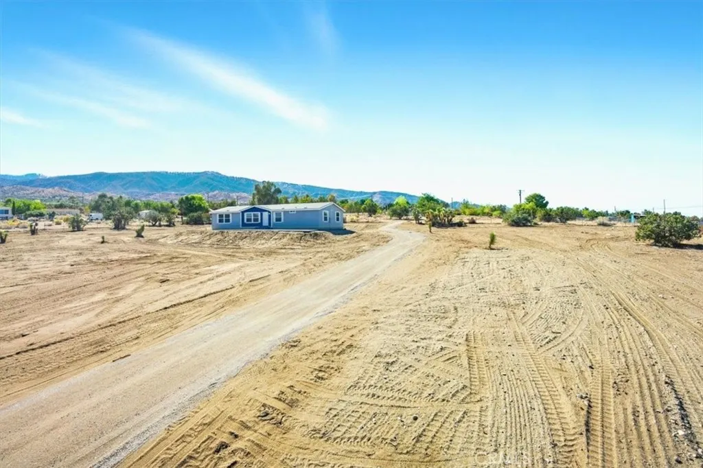 Additional image 5 of 13358 Buttonwood Street, Phelan, CA 92371