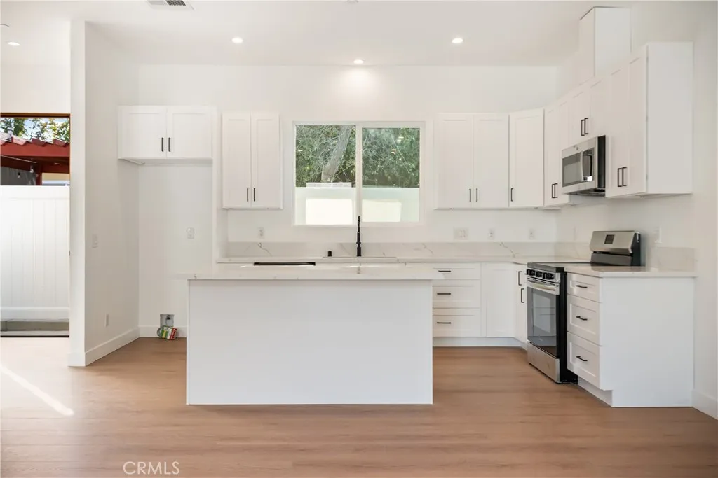 Additional image 133 of 6935 Jellico Avenue, Lake Balboa, CA 91406