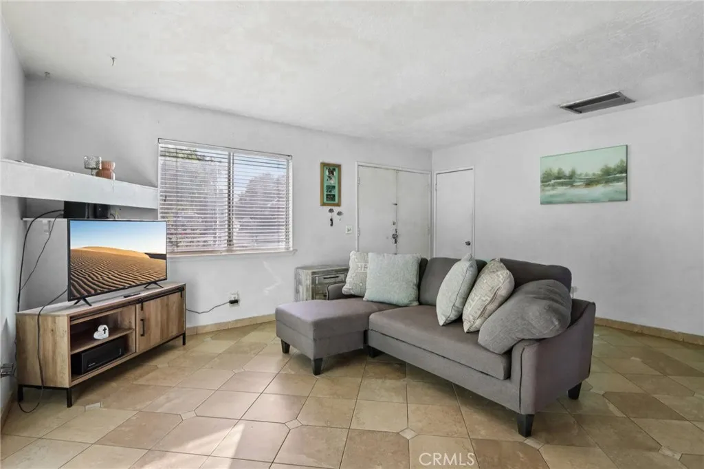 Additional image 3 of 16362 Pine Street, Hesperia, CA 92345