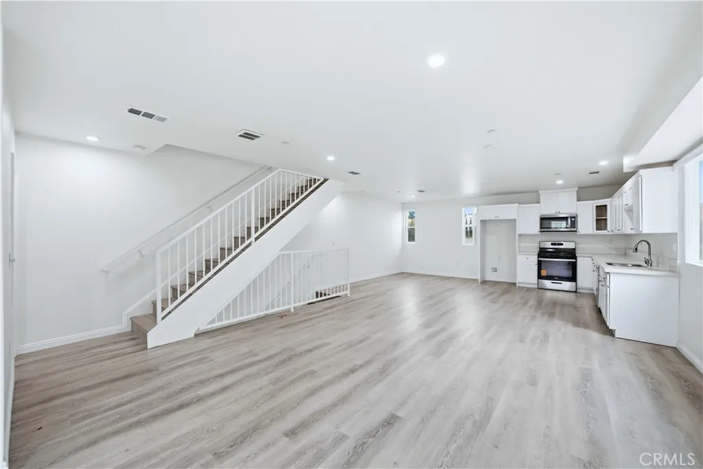 Additional image 17 of 6919 S Menlo, Los Angeles, CA 90044