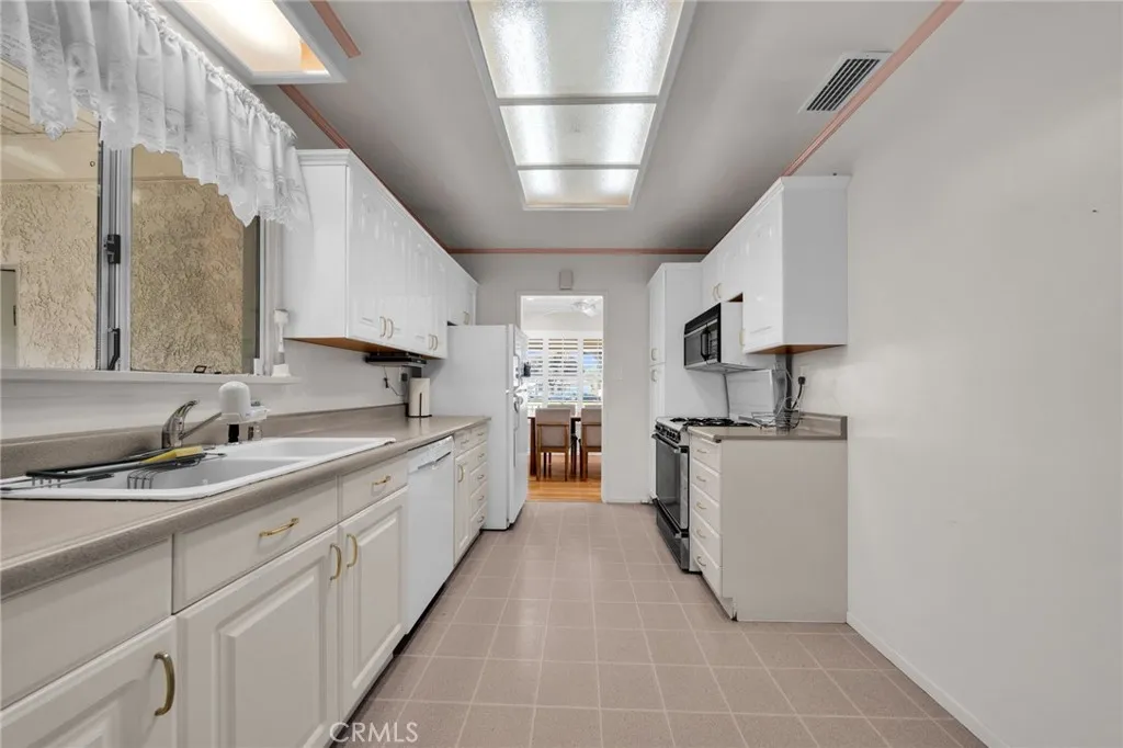 Additional image 20 of 5514 Bellflower Blvd, Lakewood, CA 90713