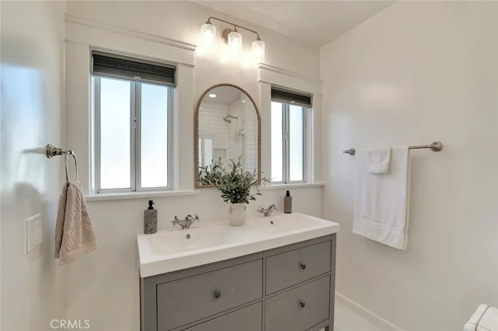 Additional image 62 of 337 N Beachwood Drive, Los Angeles, CA 90004