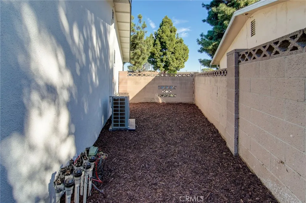 8652 Royer Cir, Huntington Beach, CA 92647