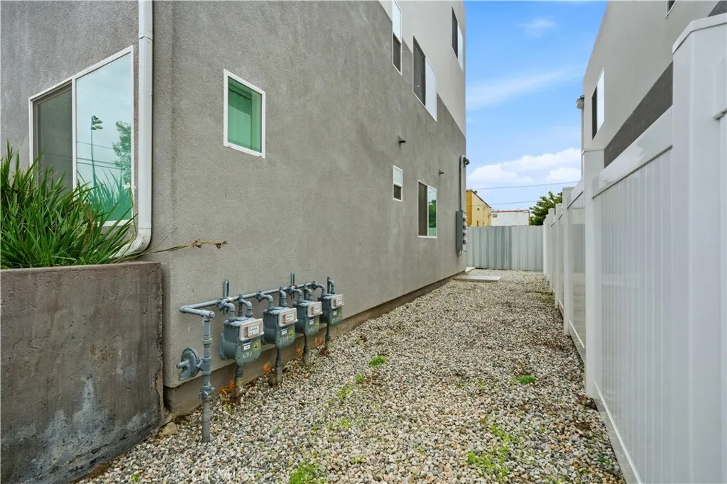Additional image 33 of 6919 S Menlo, Los Angeles, CA 90044