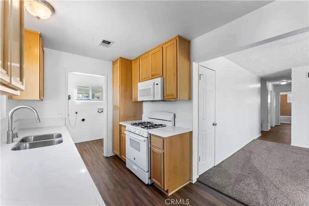 Additional image 16 of 45581 6th Street E, Lancaster, CA 93535