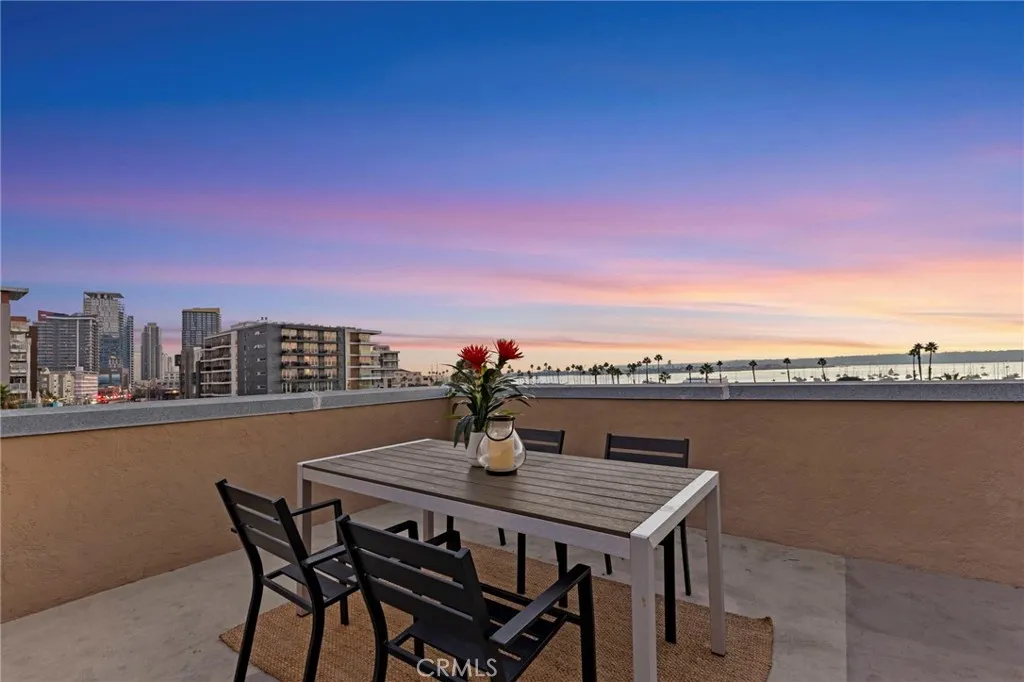 Additional image 68 of 941 W Hawthorn St Unit 9, San Diego, CA 92101