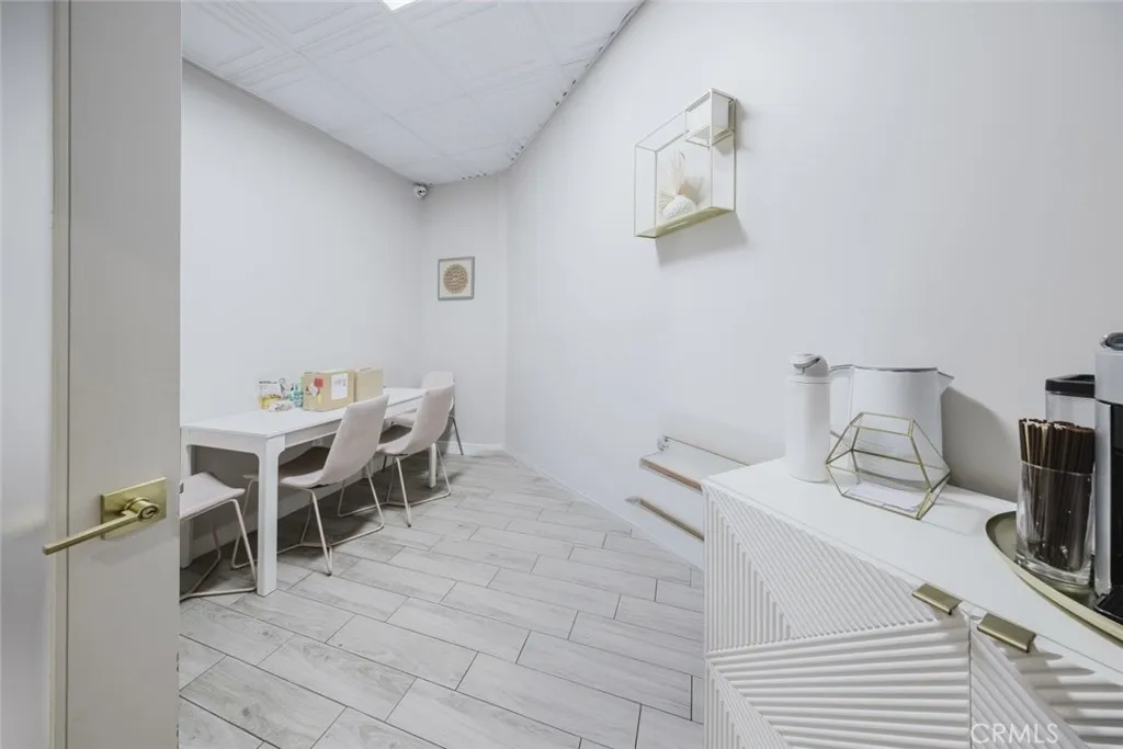 Additional image 44 of W Burbank Boulevard, Burbank, CA 91506