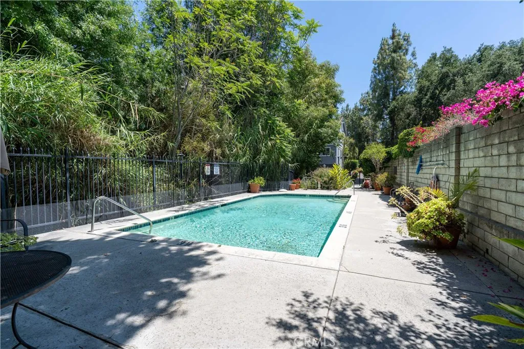 Property image for 23169 Mulholland Dr Unit 3, Woodland Hills, CA 91364