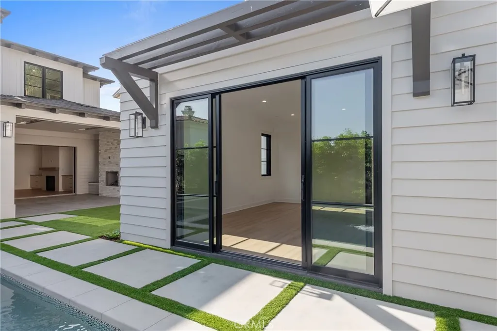 Additional image 100 of 1525 10th St, Manhattan Beach, CA 90266