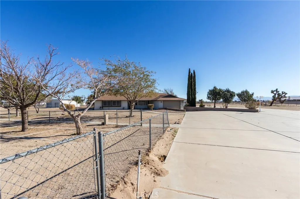 Additional image 3 of 10731 Anaconda Avenue, Oak Hills, CA 92344