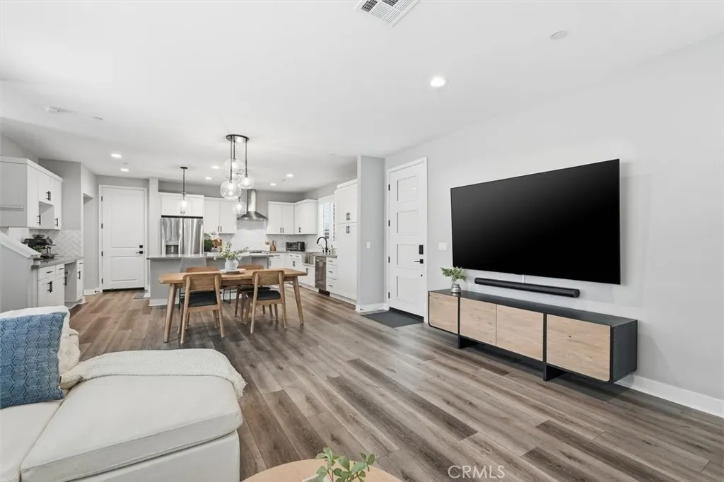 Additional image 8 of 2144 Swallowtail Walk, Gardena, CA 90249